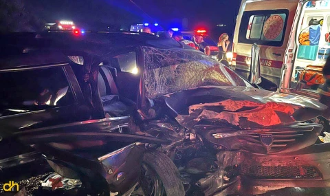 Otomobiller çarpıştı; 2 kişi yaşamını yitirdi, 4 kişi yaralandı