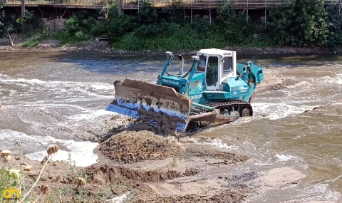 Debisi düşen Tunca Nehri’nde temizleme çalışması