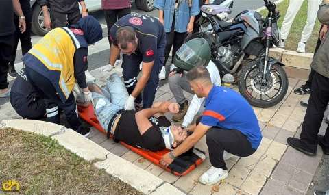 Yaya geçidinde duran otomobile arkadan çarpan motosikletin sürücüsü yaralandı