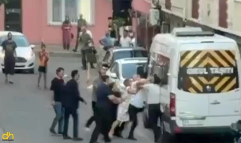 Husumetli komşular keserli, yumruklu kavgaya tutuştu