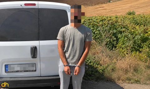 Jandarma'nın durdurduğu araçta 12 kaçak göçmen yakalandı