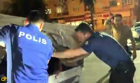 Kamyonetten 19 kaçak göçmen çıktı