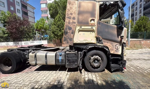 Otluk alanda çıkan yangında  1 TIR ve 2 otomobil zarar gördü