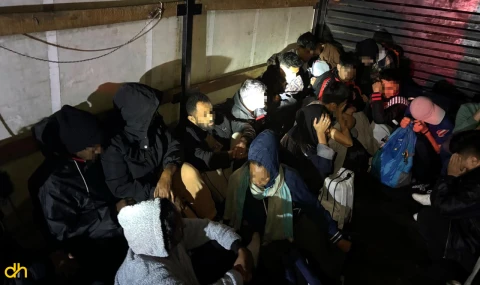 Kamyonette 19 kaçak göçmen yakalandı