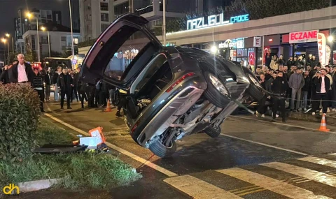 Otomobil park halindeki araca çarpıp takla attı