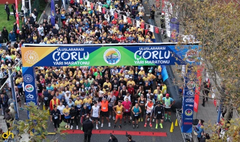 Uluslararası Çorlu Yarı Maratonu Tarihî Bir Coşkuyla Gerçekleştirildi